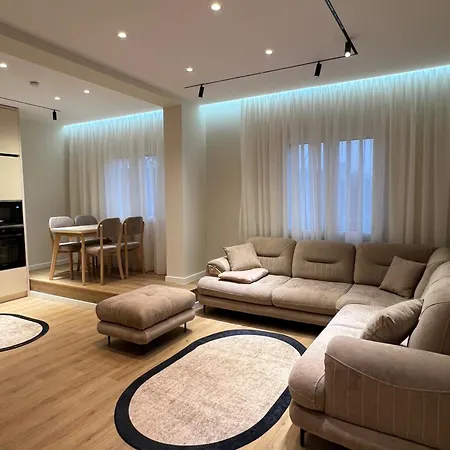 Cozy 2 Apartment Tirana